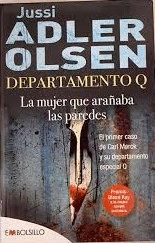 LA MUJER QUE ARAÑABA LAS PAREDES