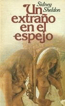 UN EXTRAÑO EN EL ESPEJO (TAPA DURA)
