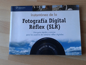INSTANTÁNEA DE LA FOTOGRAFÍA DIGITAL RÉFLEX (SLR) (BORDES ALGO ROZADOS)