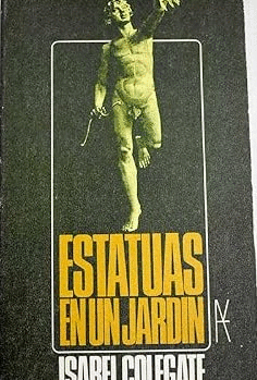 ESTATUAS EN UN JARDÍN